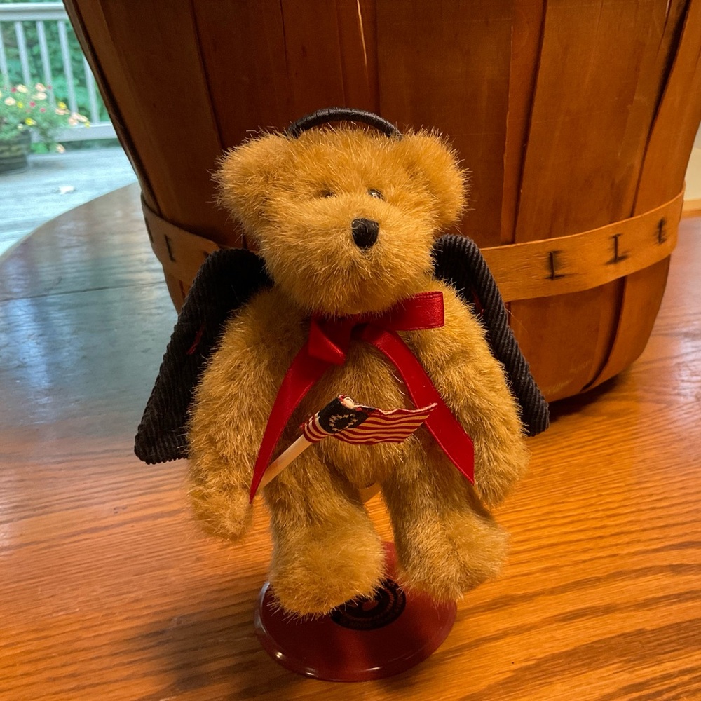 Boyds Bears Freedom 2003 plush bear with wings and stand.